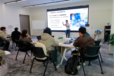 Yitailock چگونه تیم خود را برای فروش هوشمندتر و حضور قوی تر در بازار آماده می کند؟